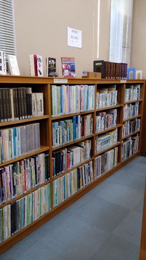 羽田図書館書架