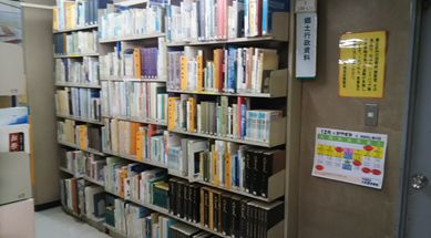 大森南図書館地域資料コーナー書架