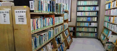 中国語・韓国語コーナー書架